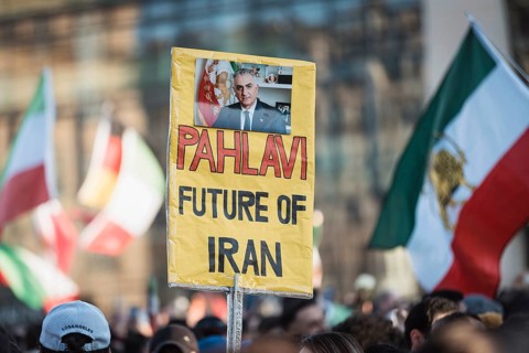 Shield Pahlavi, Future of Iran (Pahvali, Future of Iran) at the demonstration of exiled Iranians