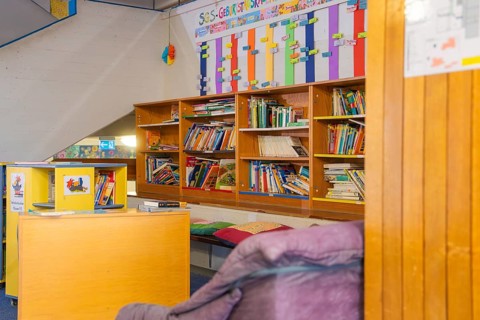 Child-friendly library with colorful posters, shelves and pillows, Schlehengäu Grund Schule
