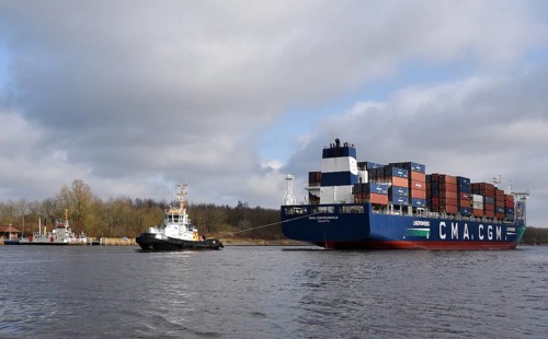 Container ship CMA CGM RUNDALE and tugboat STEIN sail in the Kiel Canal, NOK, Kiel Canal, Kiel