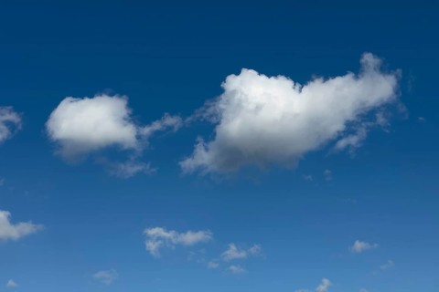 Medium-high white clouds Cumulus fractus torn ragged cluster clouds without a sharp lower limit on