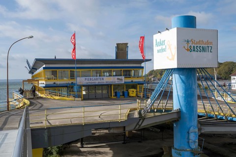 Piergarten am Stadthafen, pillar with sign Stadthafen Sassnitz, Sassnitz, Rügen, island, Baltic