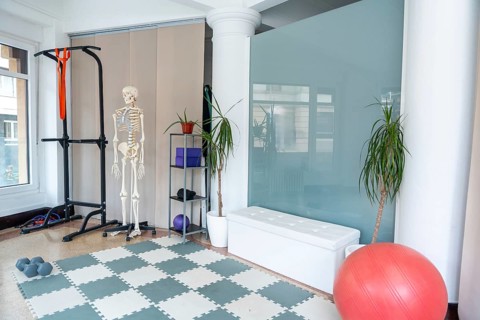 Professional physiotherapy and osteopathy clinic space providing medical recovery, rehabilitation,
