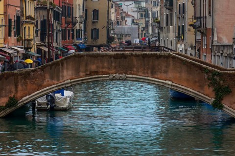 Residential buildings on the canal with bridge in the old town, Venice, Ventien, Italy