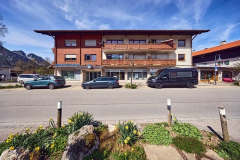 Volksbank Raiffeisenbank Oberbayern Südost eG, residential and commercial buildings, alpine