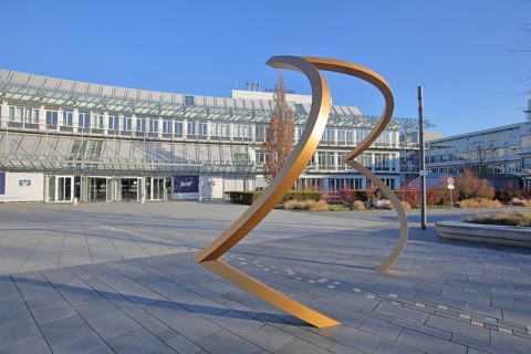 Sculpture The Squaring of the Circle by the artist collective Troika 2023, modern art, abstract