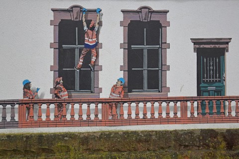 Mural construction by Jaune 2020, alleyway art, graffiti, construction workers climbing at the