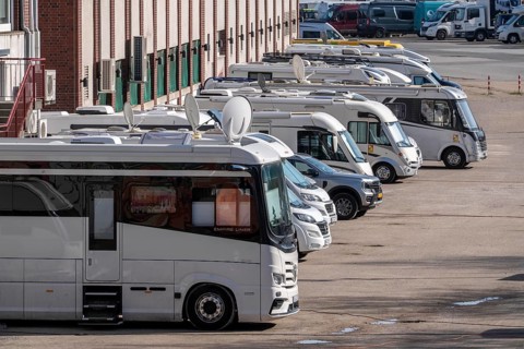 Motorhomes, parking, trade fair visitors spend the night in the exhibition car park P2, during the