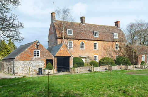 Historic Manor Farm farmhouse building, village of Avebury, Wiltshire, England, UK