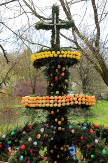 Osterbrunnen an der Aufseßquelle in Königsfeld, Franconian Switzerland, Bamberg district, Upper