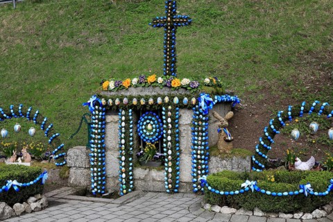 Easter fountain in Tiefenpölz, Heiligenstadt market, Franconian Switzerland, Bamberg district,