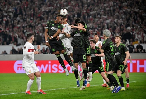 Penalty area scene, goal area scene header duel duel action Jose Maria Chema Andres Baixauli VfB