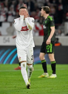 Badredine Bouanani VfB Stuttgart (27) disappoints Dane Murray Celtic Glasgow FC (47) Football UEFA
