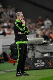 Coach coach Martin O'Neill Celtic Glasgow FC on the sidelines gesture thoughtful soccer UEFA Europa