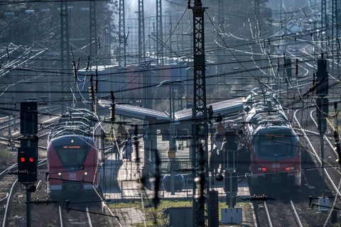 Regionalbahnhof Duisburg-Rheinhausen, regional trains to and from Duisburg main station, heading