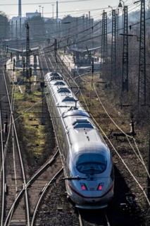 Regionalbahnhof Duisburg-Rheinhausen, ICE from Duisburg Central Station, passing west, North