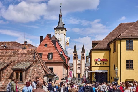 Grafeneckart, Würzburg Cathedral, fashion store Wöhrl Plaza, Rudolf Wöhrl SE, buildings, roofs,