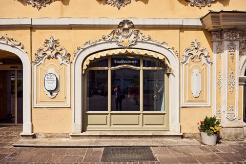 Public library Max-Heim-Bücherei, Falkenhaus, Haus zum Falken, city center, historic building,
