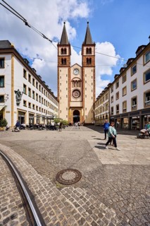 Würzburg Cathedral, double tower, city center, pedestrian zone, general architecture, residential