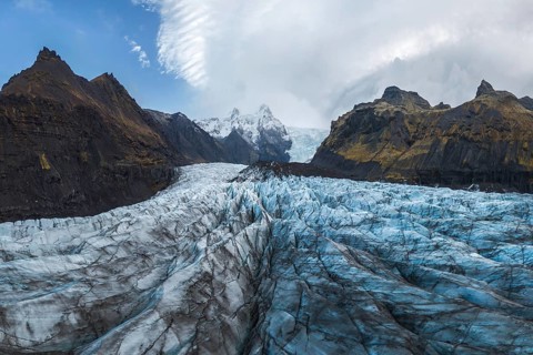 This breathtaking image captures the expansive Vatnajökull Glacier in Vatnajökull National Park,