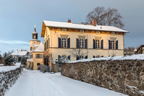 Snow-covered country house of the Meinholdschen Weingut and Meinholdsches Turmhaus, today Weingut