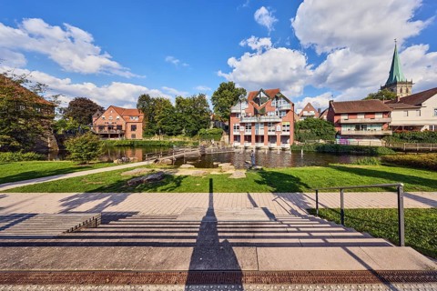 Mühlenstever, Stever river, houses, residential buildings, church tower of St. Felizitas, green