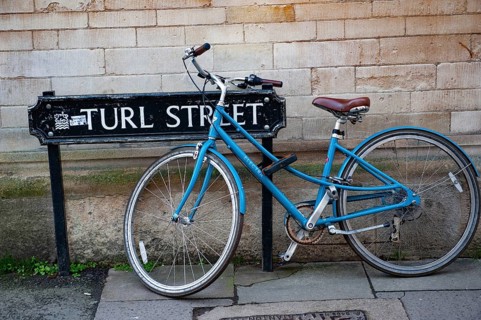 Oxford, England, UK. February 2nd, 2020 Oxford University life, A blue bicycle locked on Turl