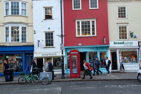Oxford, England, UK. February 2nd, 2020 Shops and shopping along Broad Street, Oxford City Center,