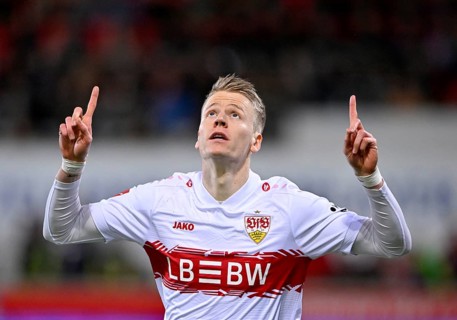 Goal celebration Chris Fuehrich VfB Stuttgart (10) Gesture Gesture towards the sky Soccer