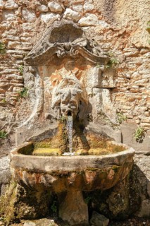 Fountain on a farm in Lubéron, Vaucluse, Lubéron, Provence, France