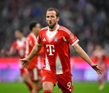 Goal celebration Harry Kane FC Bayern Munich FCB (09) Rain, Football Bundesliga, Allianz Arena,