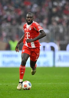 Dayot Upamecano FC Bayern Munich FCB (02) Action on the ball Rain, Football Bundesliga, Allianz