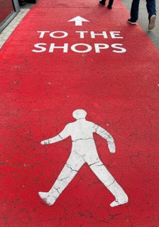 Directions to shops from car park to Outlet Center Roermond, Factory Outlet Center, Designer Outlet