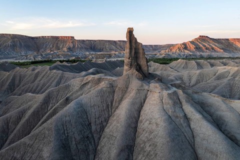 Captivating view of Caineville Mesa, Utah, showcasing striking erosion patterns and rugged terrain