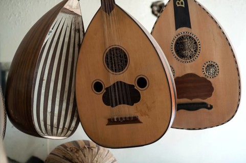 Istanbul, Turkey. April 13th 2017 Handmade Oud hanging inside the window display of Veysel Muzik