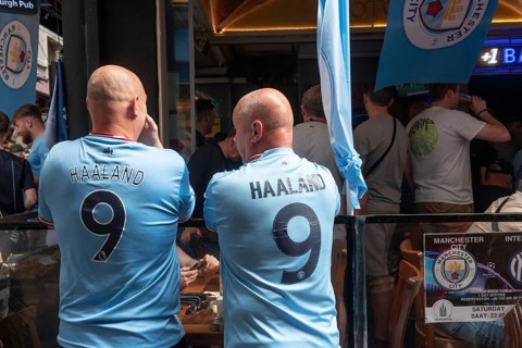 Istanbul, Turkey. June 9th 2023 British Manchester City fans with Erling Haaland number 9 shirts
