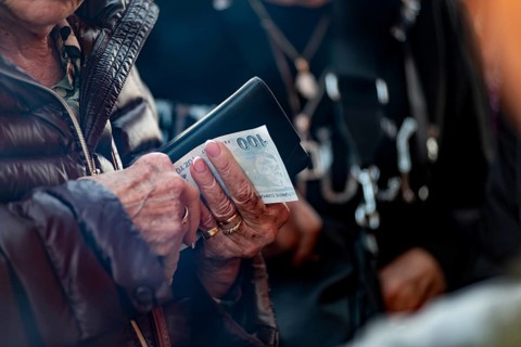 Istanbul, Turkey. November 9th 2022 One Hundred Lira Turkish Bank Note, the currency in Turkey