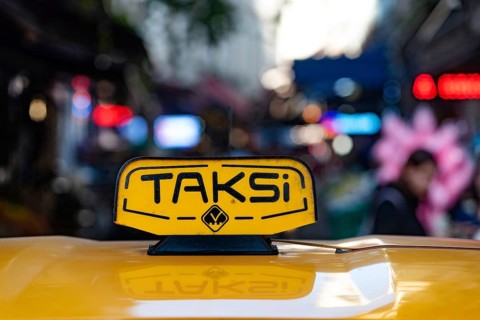 Istanbul, Turkey. November 10th 2022 An illuminated yellow Turkish taxi sign on a car parked in the