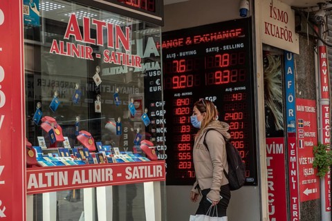 Istanbul, Turkey. November 28th 2020 A woman wearing a protective facemask enters and currency and
