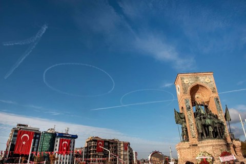 Istanbul, Turkey. October 29th 2023 Planes write the number 100 in the sky above the Mustafa Kemal