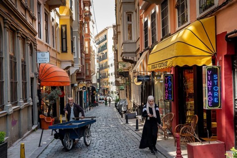 Istanbul, Turkey. May 17th 2022 Daily life in fashionable Serdar i Ekrem Caddesi, a popular street