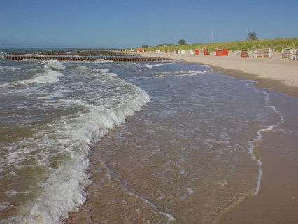 Beach, Ostseewellen, Ahrenshoop, Baltic Sea, Vorpommern-Rügen district in Mecklenburg-Vorpommern,