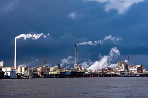 Chempark Krefeld-Uerdingen, around 40 companies are located in the chemical park on the Rhine,