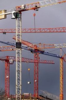 Construction cranes on 2 large construction sites Wohnbau, Geschäftsgebäude, Krefeld North