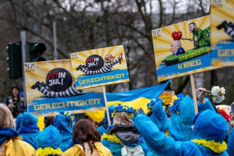 Members of the Blau-Gelbes Kreuz association, German-Ukrainian Association e.V., as a foot group at