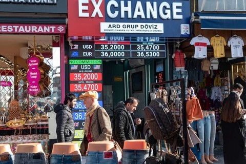 Istanbul, Turkey 9th January 2025 A Turkish currency exchange office in a busy shopping street near