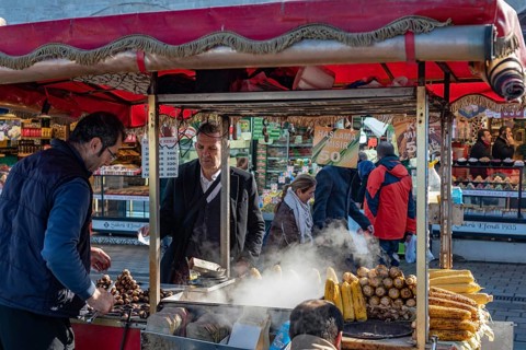 Istanbul, Turkey. January 7th 2025 Roasted chestnuts and grilled corn on the cob being served from