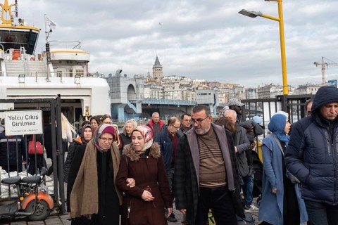 Istanbul, Turkey. January 3rd 2025 A crowd of passengers disembark the ferry from the Asian side of