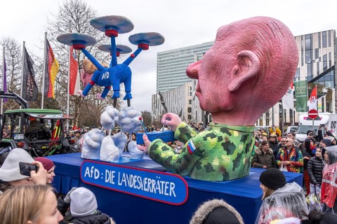 Rose Monday procession in Düsseldorf, theme car by wagon manufacturer Jacques Tilly, theme Putin