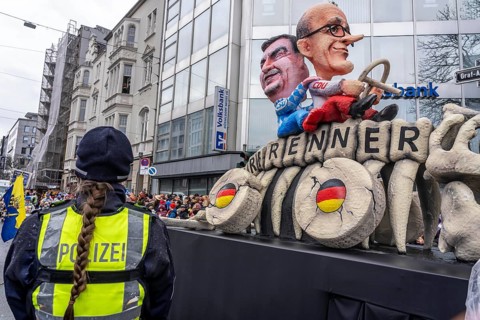 Rose Monday procession in Düsseldorf, theme cars by wagon manufacturer Jacques Tilly, Merz and