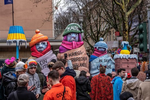 Rose Monday procession in Düsseldorf, theme car by wagon manufacturer Jacques Tilly, topic of